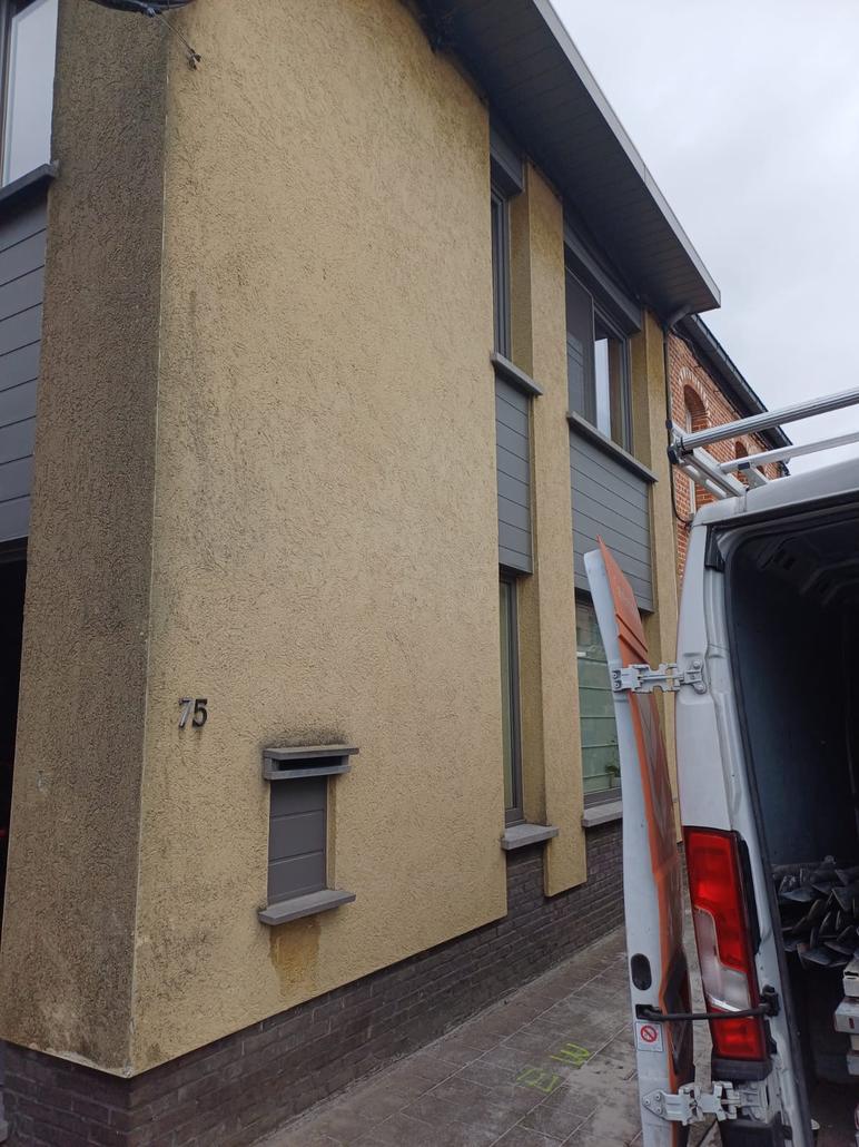 Strakke gevel met crepi in Hamme