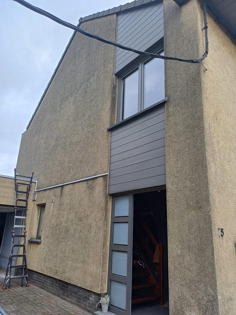 Strakke gevel met crepi in Hamme