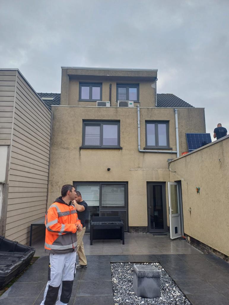 Strakke gevel met crepi in Hamme