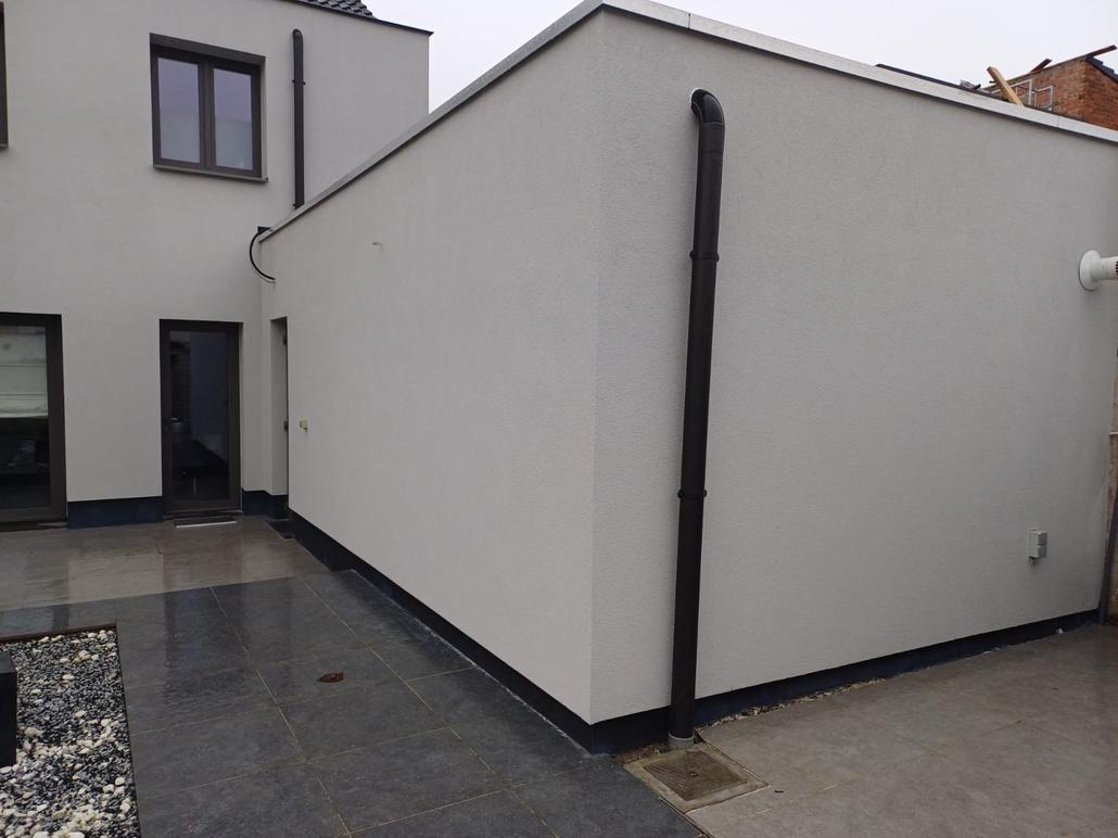 Strakke gevel met crepi in Hamme