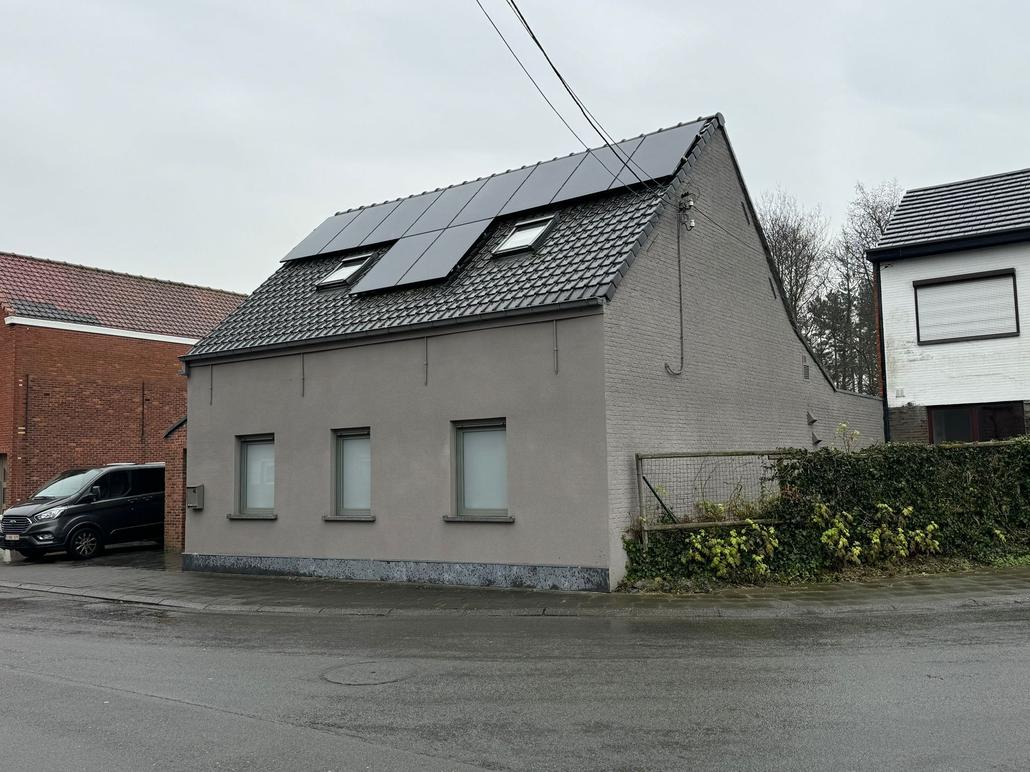Rénovation de façade à Moerbeke: liège projeté