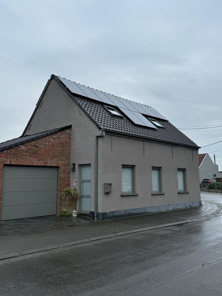 Rénovation de façade à Moerbeke: liège projeté