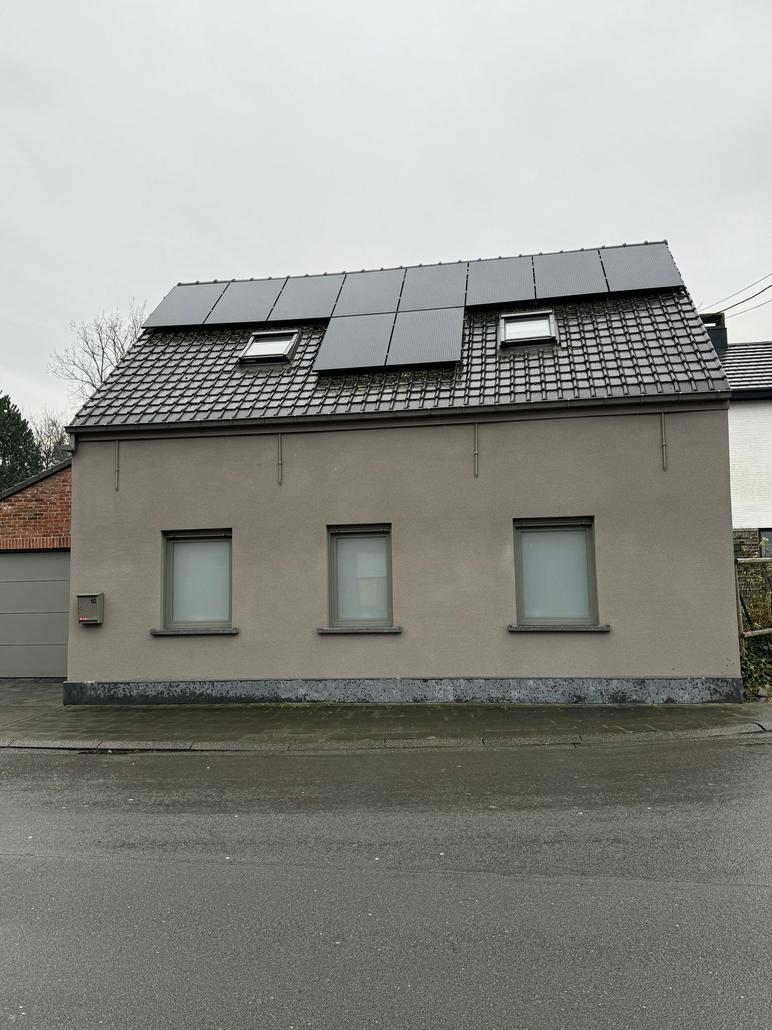 Rénovation de façade à Moerbeke: liège projeté
