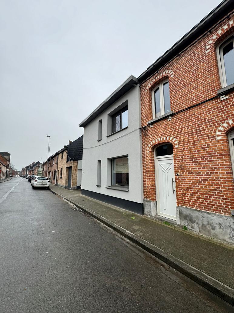 Strakke gevel met crepi in Hamme