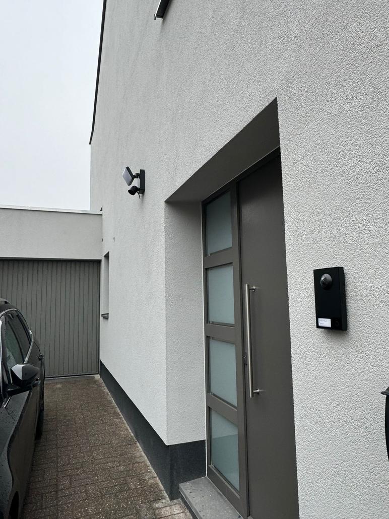 Strakke gevel met crepi in Hamme