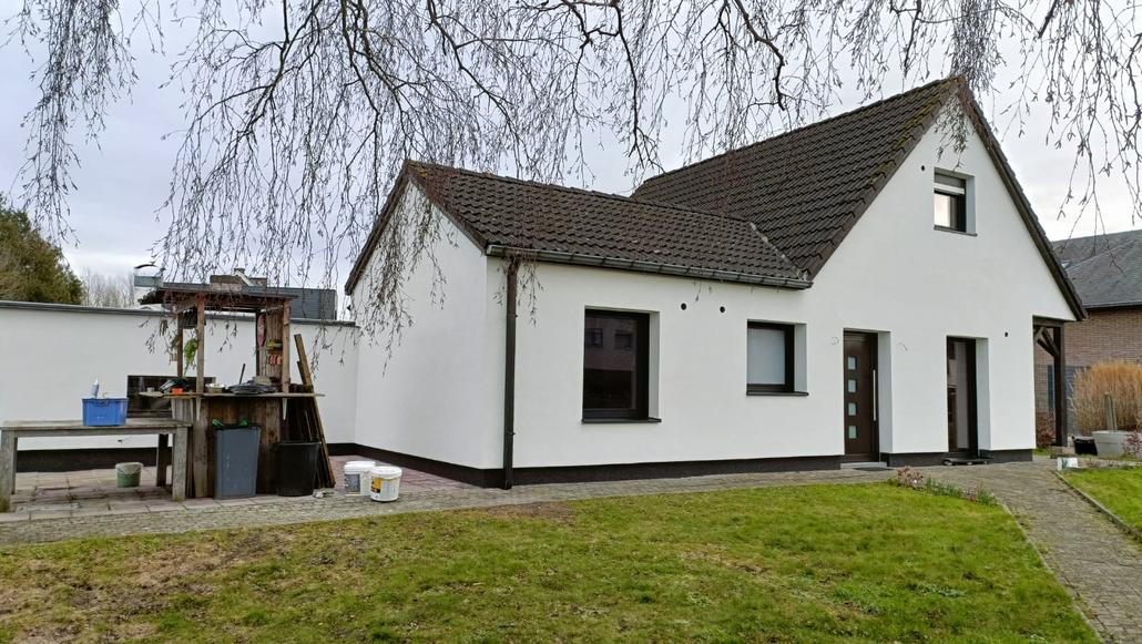 Cleys renoveert gevel in Ninove met crepi