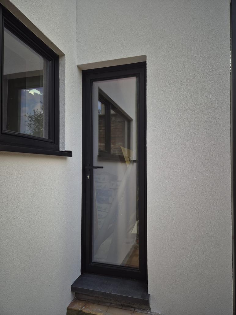 Rénovation de façade à Wilrijk avec crepi blanc