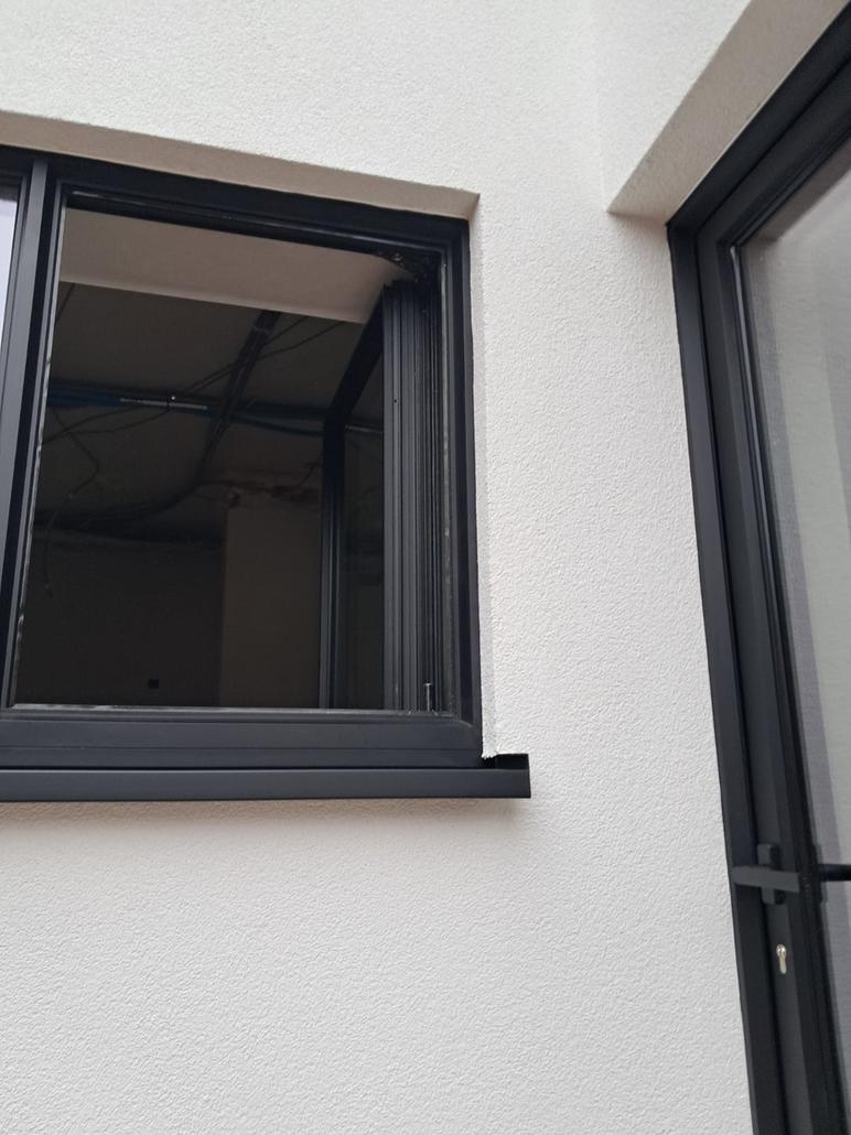 Rénovation de façade à Wilrijk avec crepi blanc