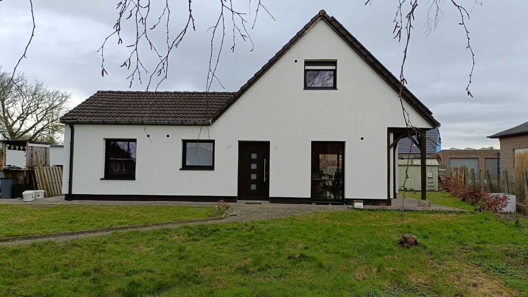 Cleys renoveert gevel in Ninove met crepi