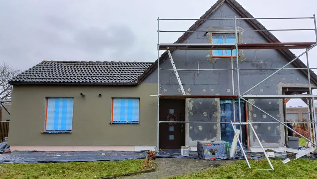 Cleys renoveert gevel in Ninove met crepi