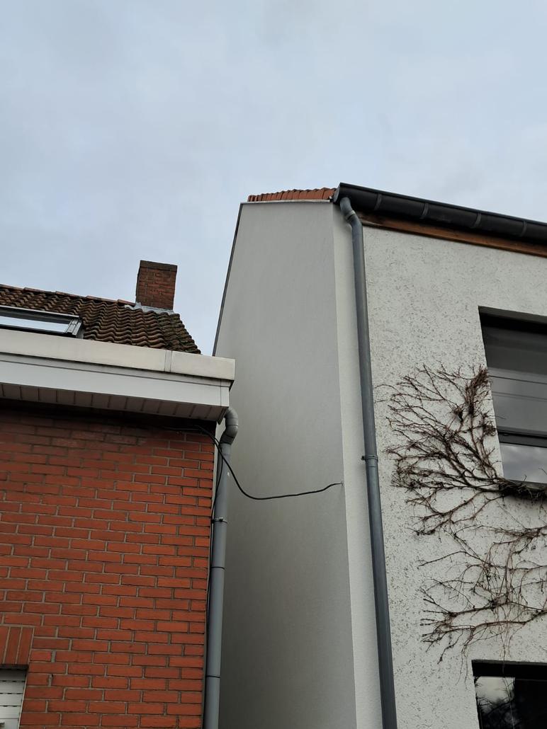 Gevelisolatie en crepi met houtafwerking in Kapellen