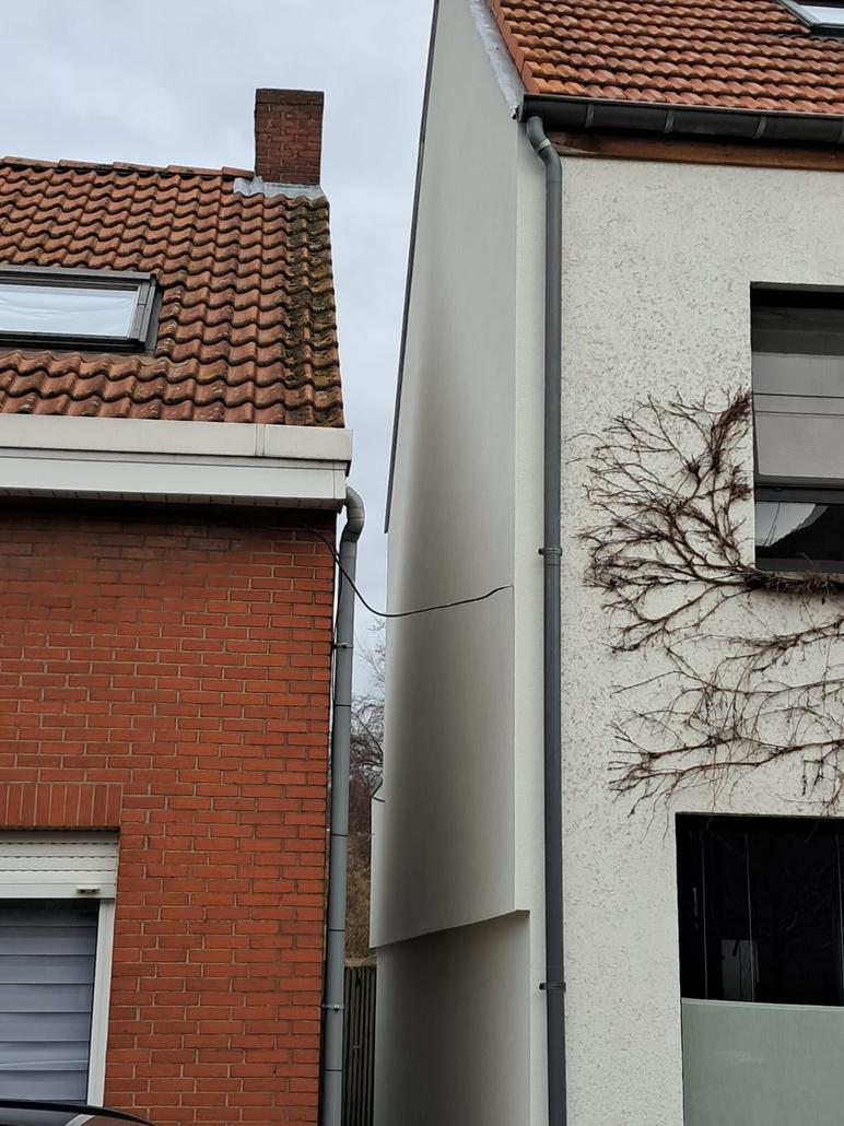 Gevelisolatie en crepi met houtafwerking in Kapellen