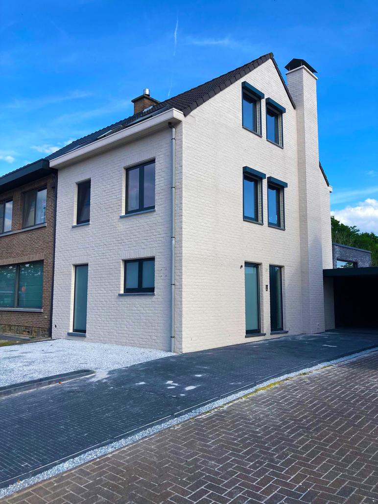 Spuitkurk op gevel in Sint-Niklaas