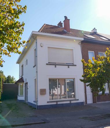 Gevel kaleien in Kieldrecht Gevelrenovatie met witte kalei in Kieldrecht en blauwe steen