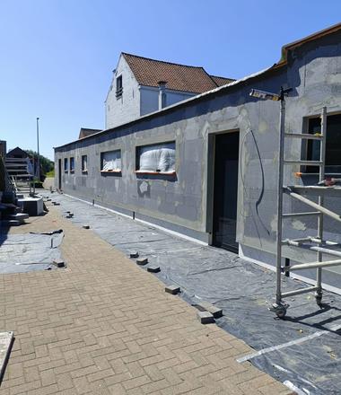 Cleys renoveert gevel in Sint-Niklaas met crepi