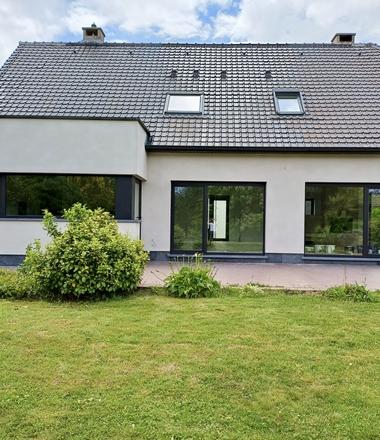 gevelisolatie spuitkurk en steenstrips Merchtem