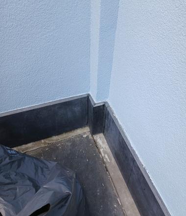 Blauwe crepi achtergevel in Hemiksem