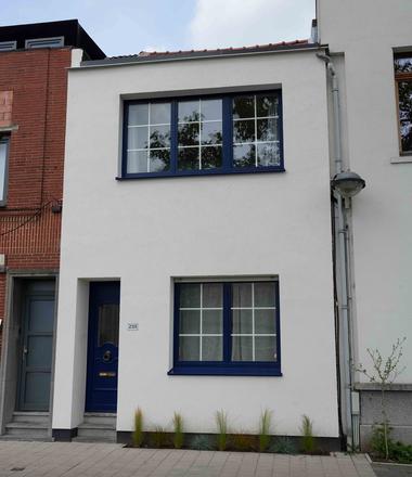 Crepi gevelrenovatie in Deurne Gevelisolatie met crepi in Deurne en aluminium details