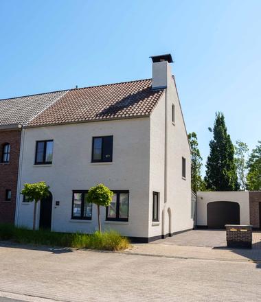 Spuitkurk gevelrenovatie in Temse Spuitkurk rechtstreeks op de gevel in Temse als afwerking