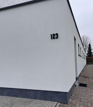 Cleys renoveert gevel in Sint-Niklaas met crepi