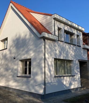 Strakke crepigevel voor woning in Schilde