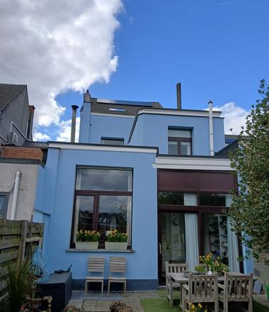 Blauwe crepi achtergevel in Hemiksem