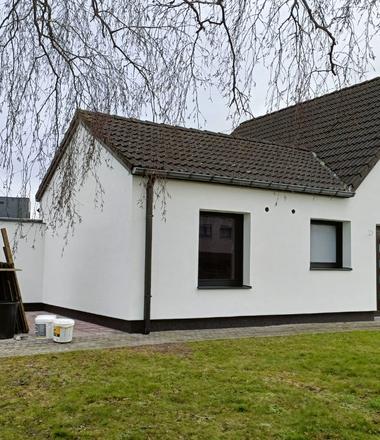 Cleys renoveert gevel in Ninove met crepi