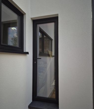 Gevelrenovatie in Wilrijk met witte crepi