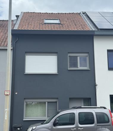 Antraciet crepi op rijhuis in Zwijndrecht