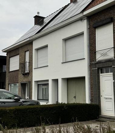 Gevelisolatie en witte crepi in Eeklo