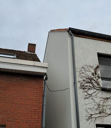 Gevelisolatie en crepi met houtafwerking in Kapellen