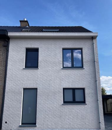 Spuitkurk op gevel in Sint-Niklaas