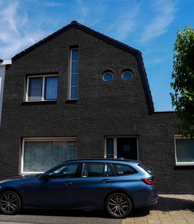 Steenstrips en isolatie gevel Hulst